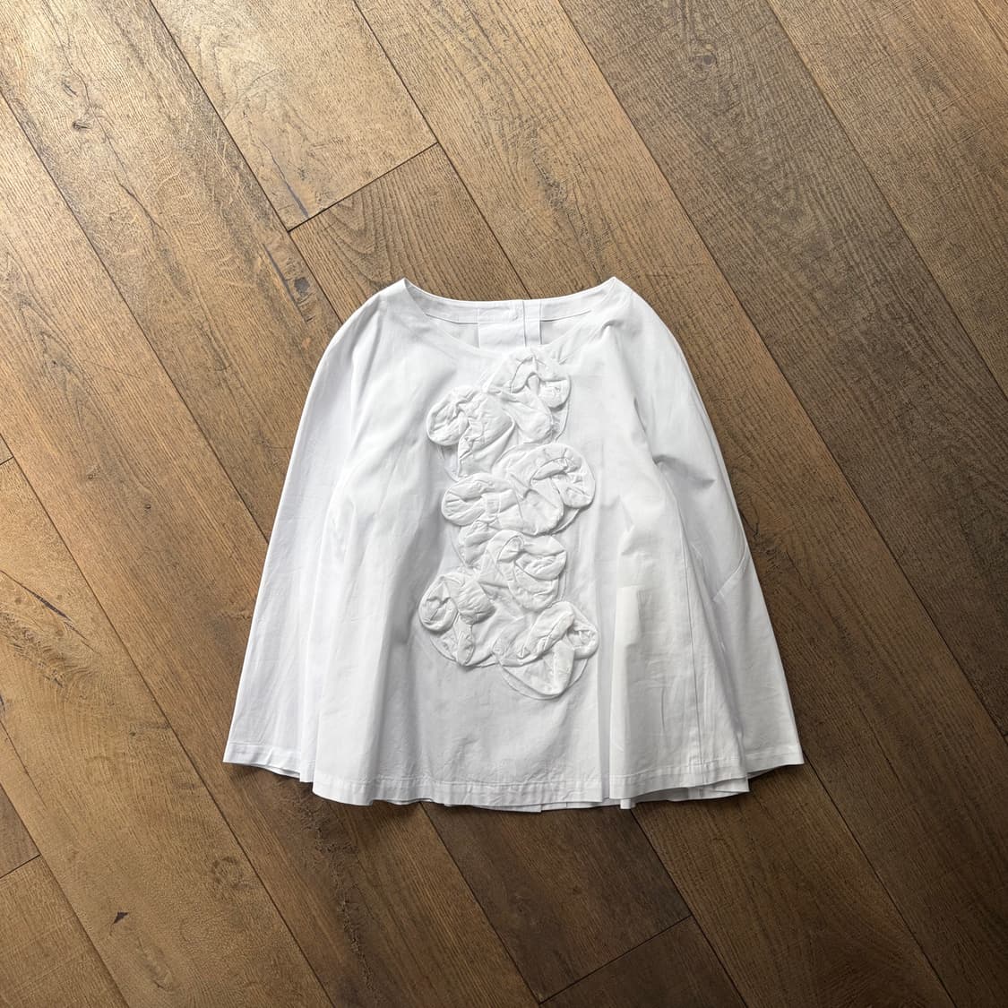 Ruffle Motif Flare Blouse 상품이미지1