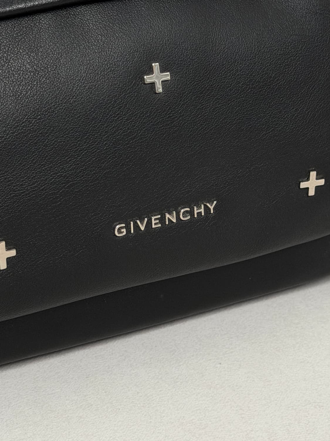 지방시 크로스 스터드 레더 백팩 상품이미지5