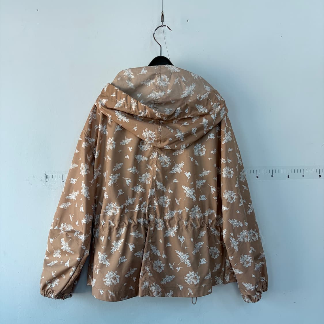 칼라거펠트 플라워 패턴 후드 바람막이 자켓 상품이미지3