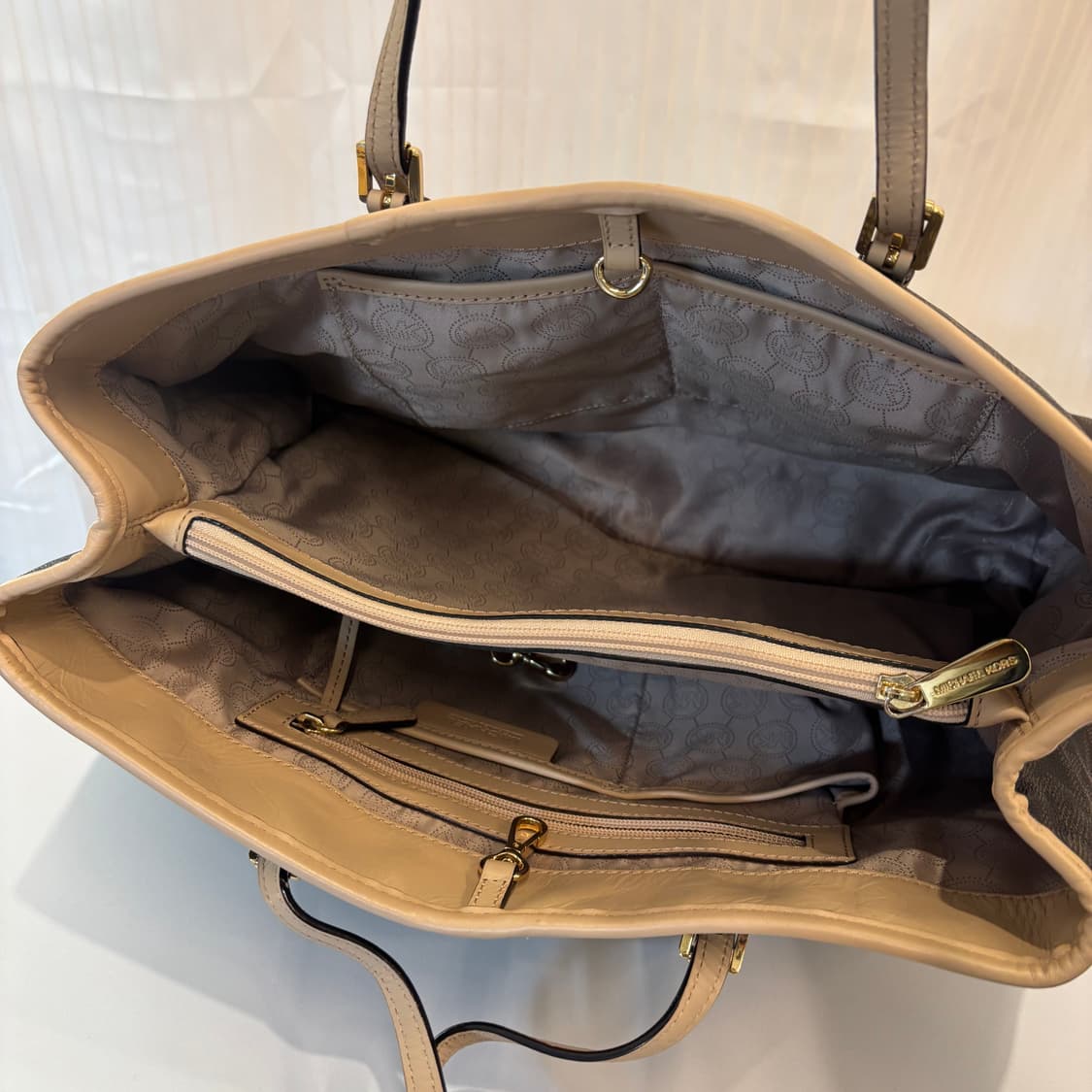 정품 마이클코어스 가죽 숄더백     상품이미지8