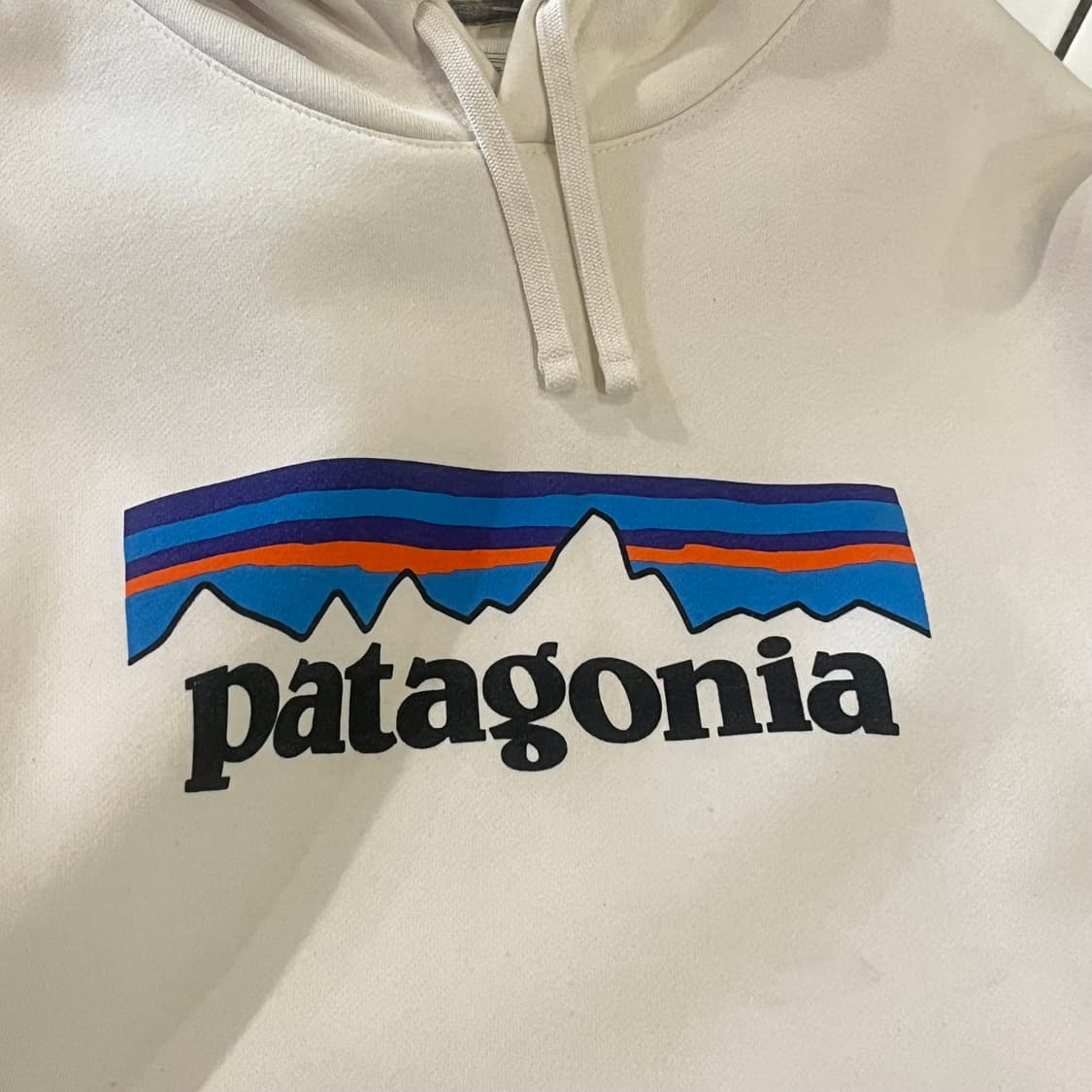 파타고니아 P-6로고 업라이절 화이트 후드티 상품이미지3