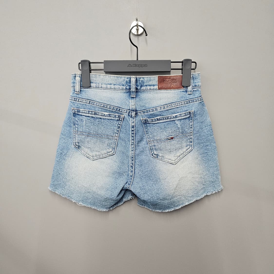 타미힐피거 여성 디스트로이 데님 쇼츠 상품이미지2