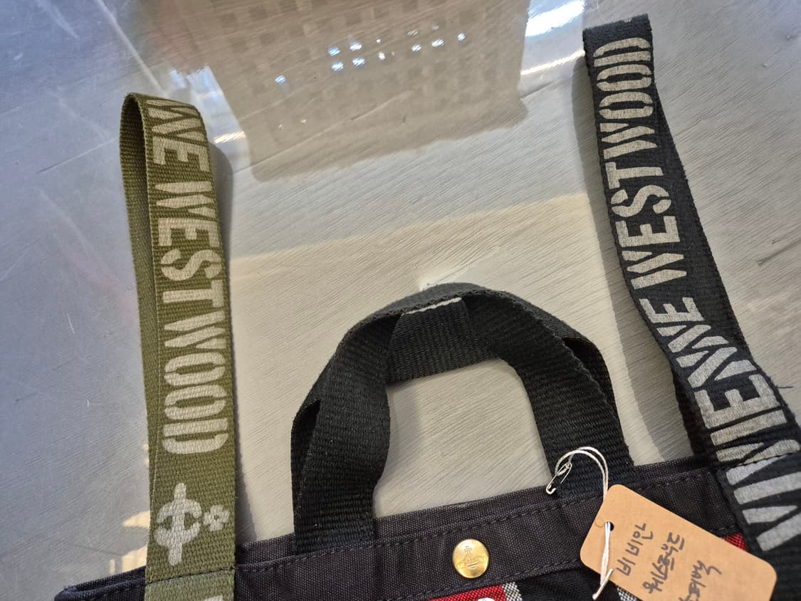 18fw 비비안웨스트우드 스위치백 상품이미지5