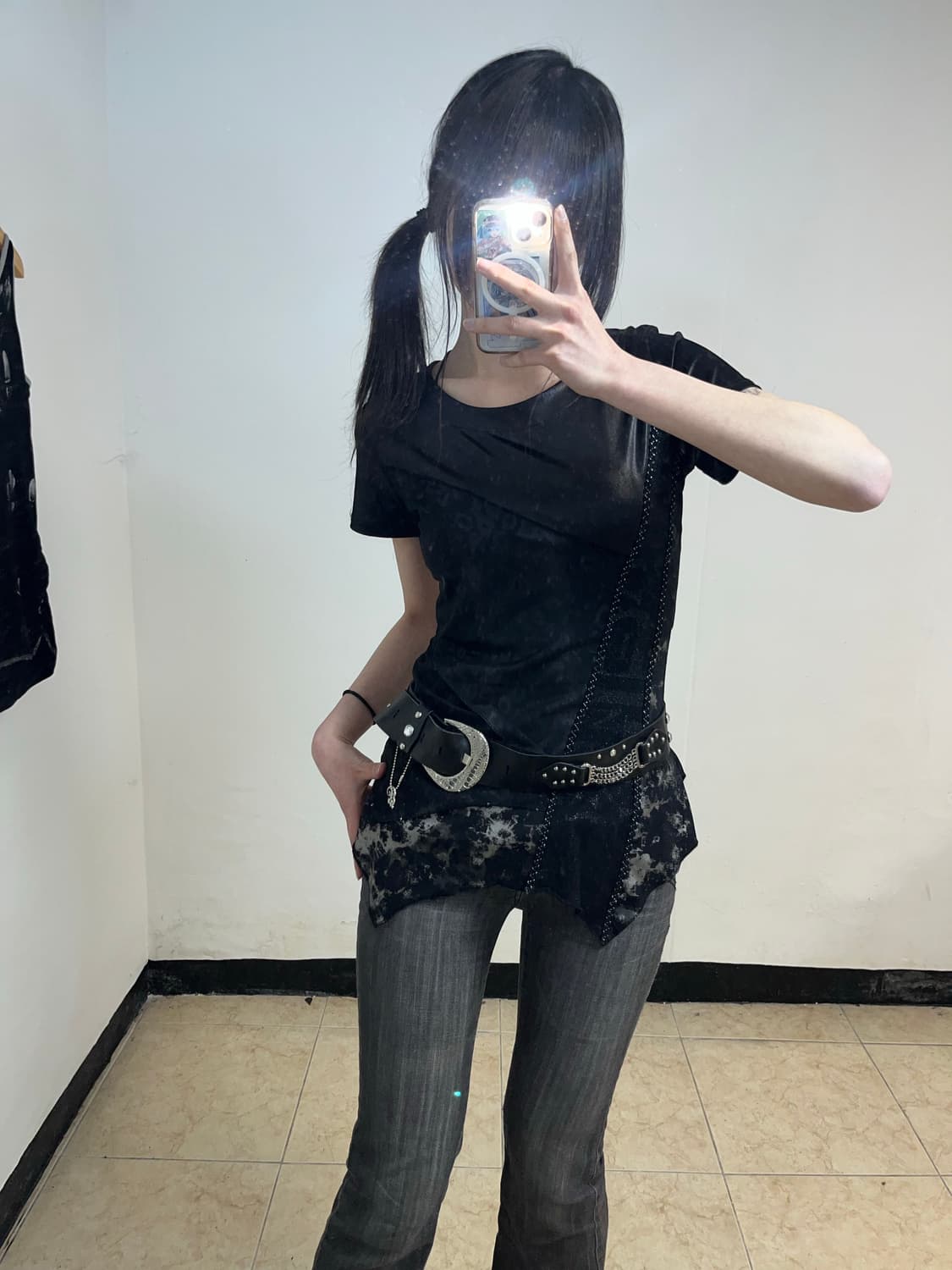 그런지 패치 큐빅 포인트 티셔츠 상품이미지2