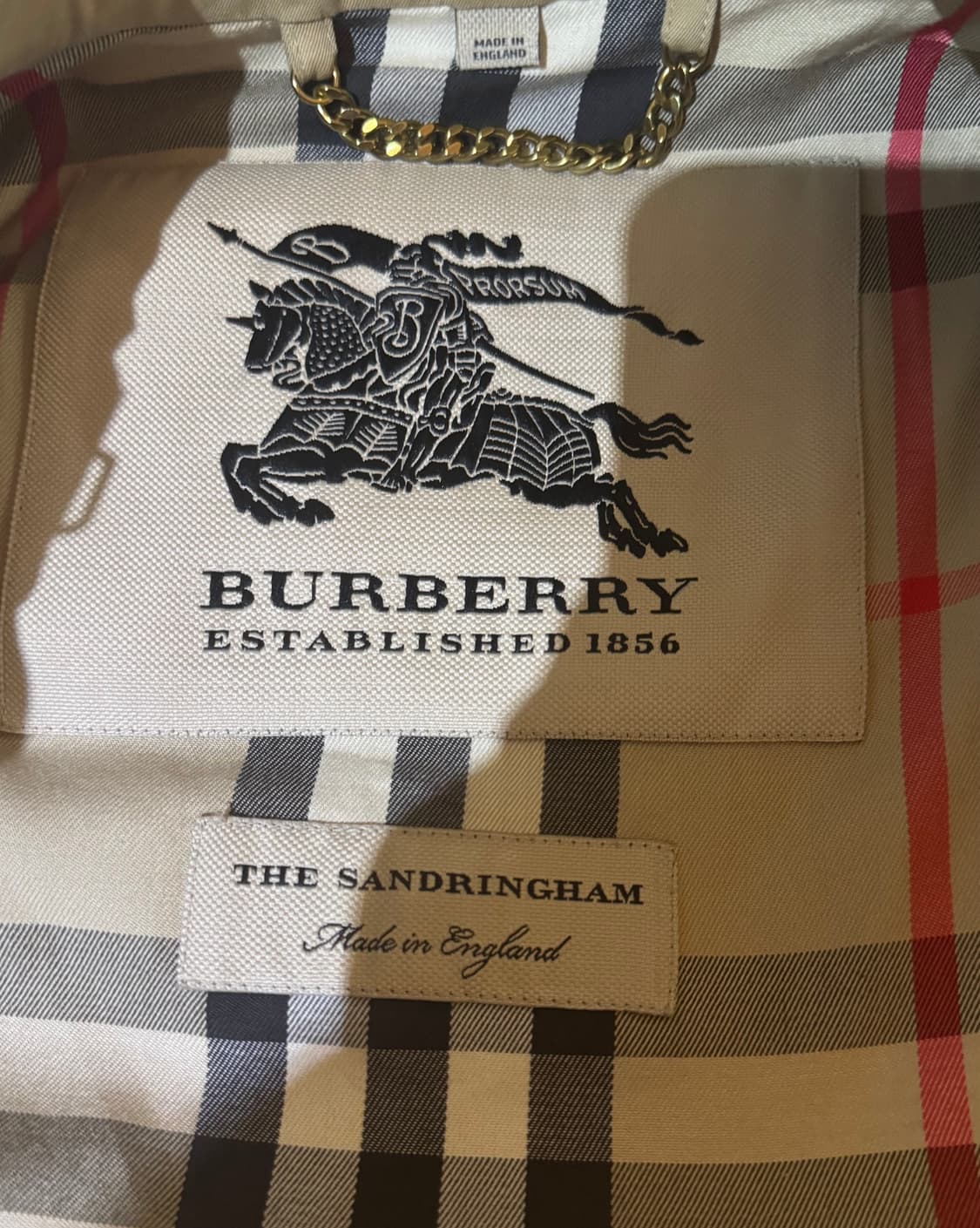 버버리 개버딘 샌딩엄 롱 트렌치 코트 (착샷) 상품이미지4