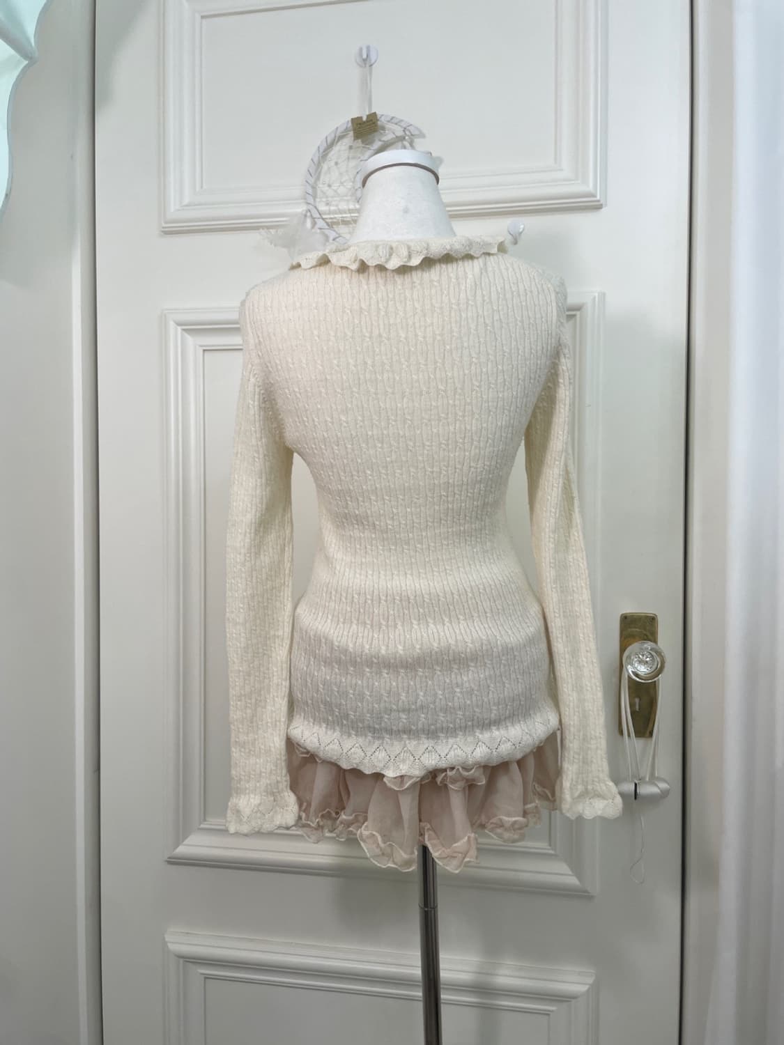 ivory crochet ruffle point slim knit top 상품이미지3