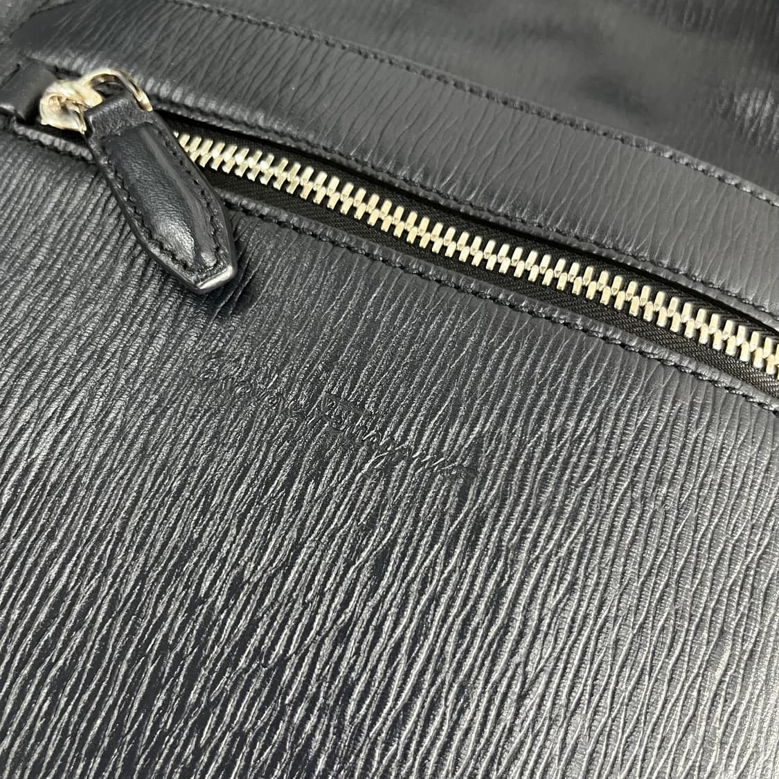 페레가모 남성 레더 크로스백 상품이미지4