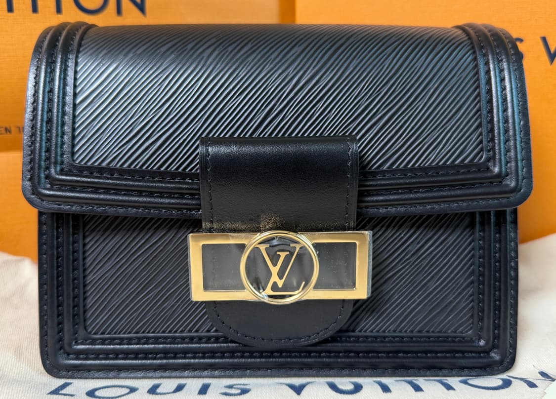 [새상품] 루이비통 에피 에삐 미니도핀 체인 숄더백 블랙 금장 상품이미지2