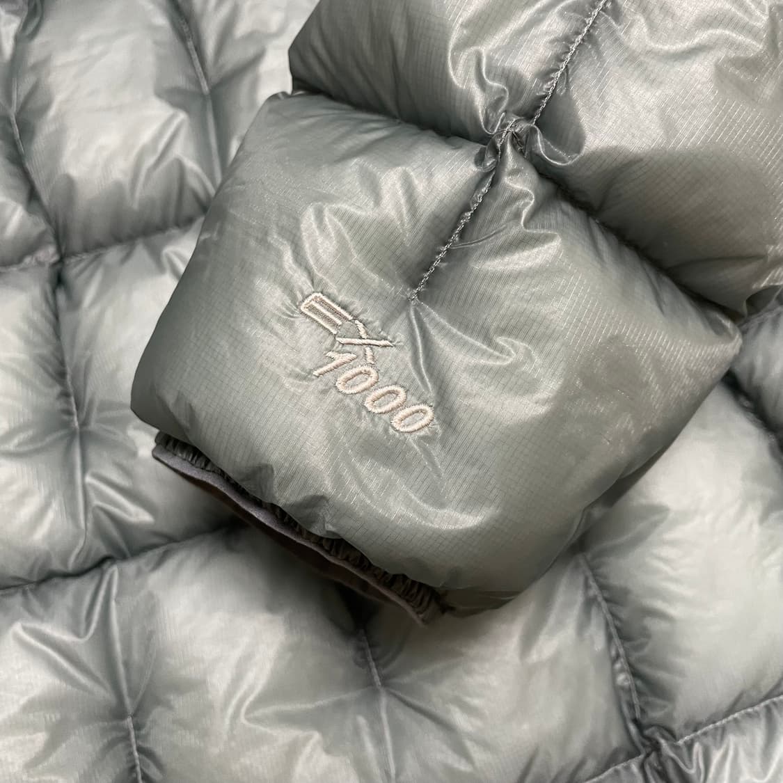 [XL] 몽벨 플라즈마 1000 알파인 구스 다운 파카 패딩 라이트그레이 상품이미지3