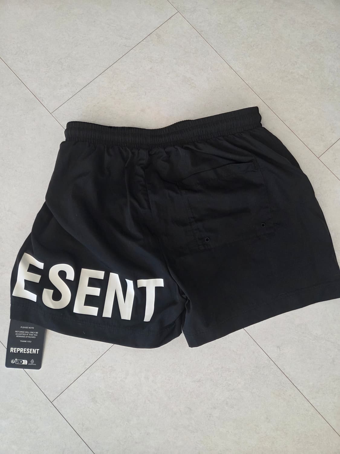 [새상품] 리프레젠트 숏팬츠 70% 할인 상품이미지2