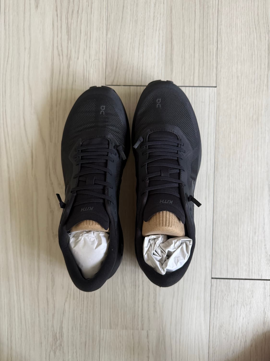 On running x kith cloudzone Black 상품이미지4