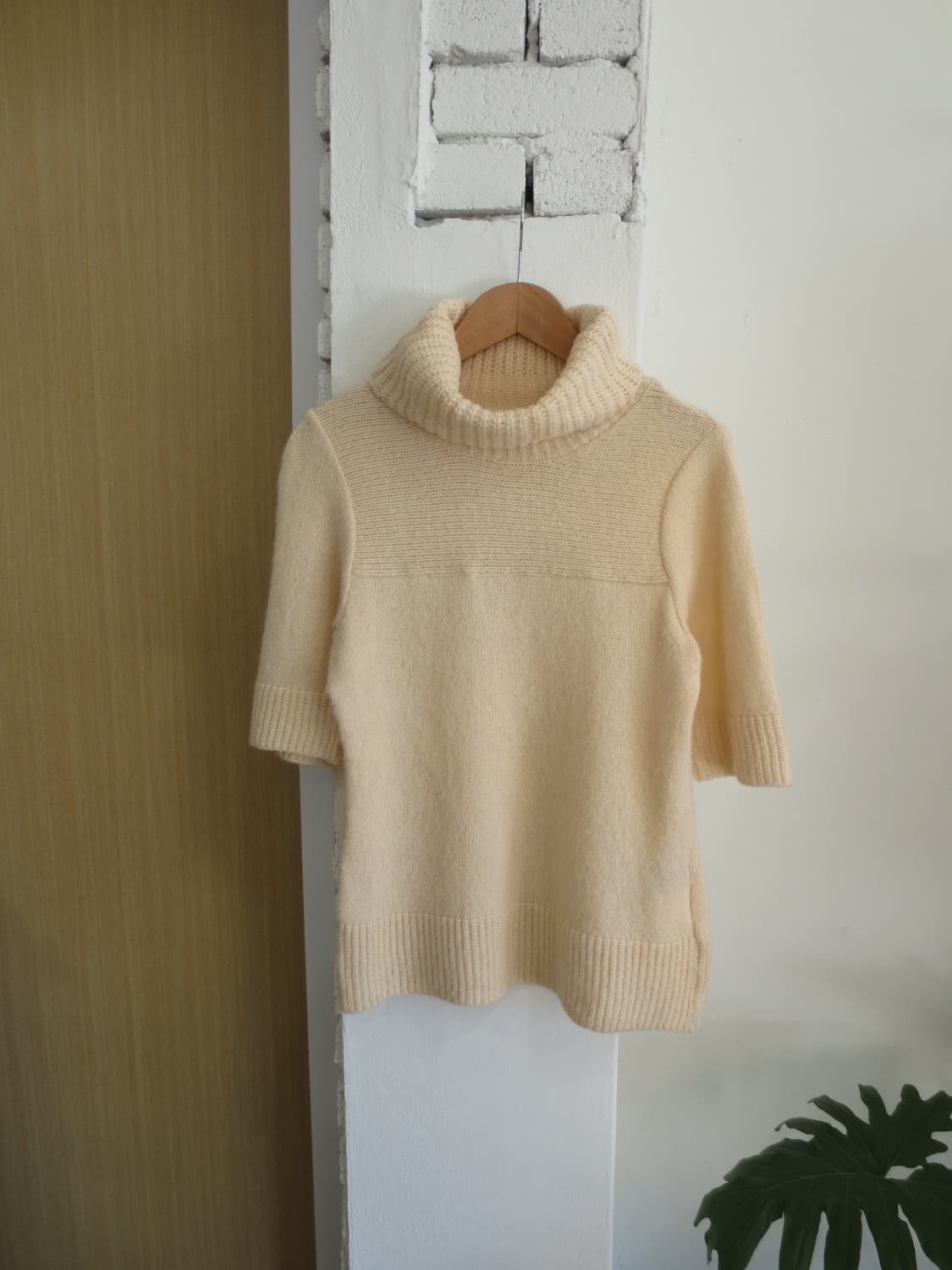 Beige turtleneck knit 상품이미지3