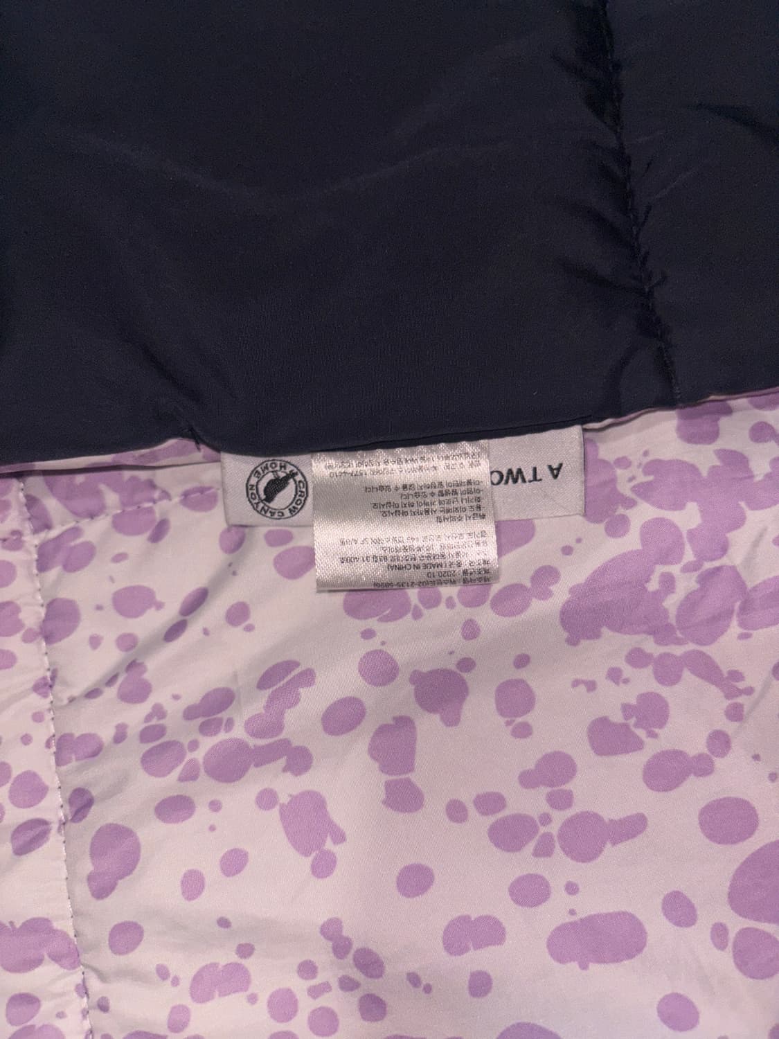 투썸x크로우캐년 패딩 담요 상품이미지3