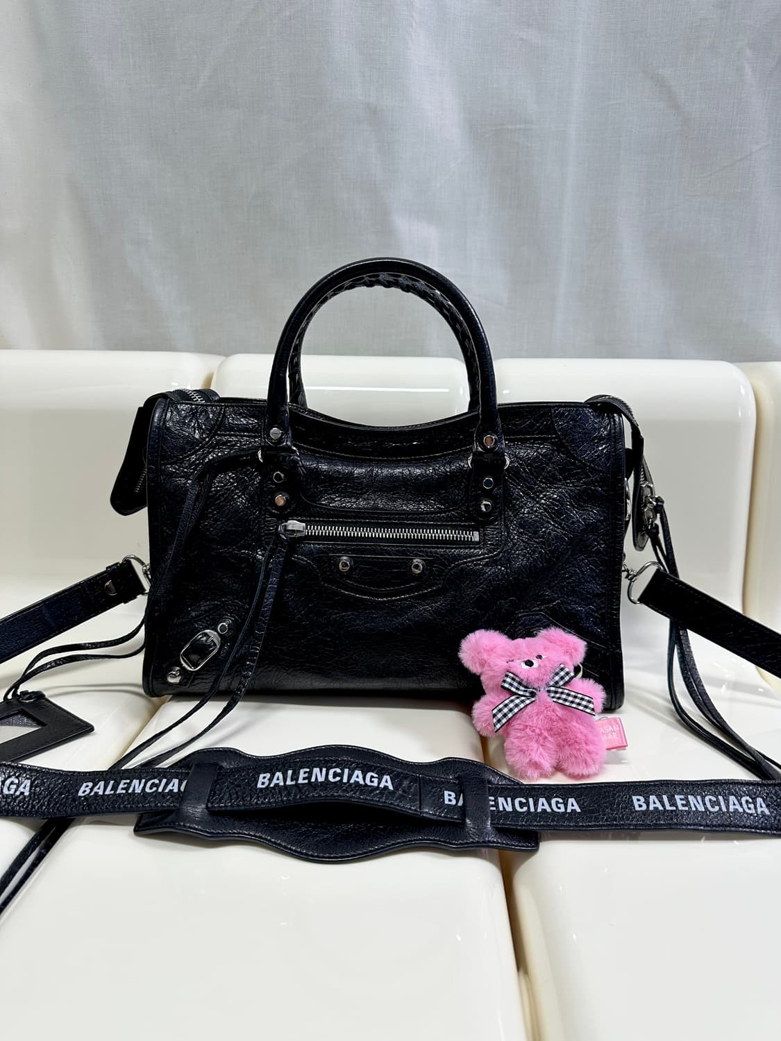 [SA 정품] 발렌시아가 시티 모터백 스몰 로고스트랩 상품이미지7