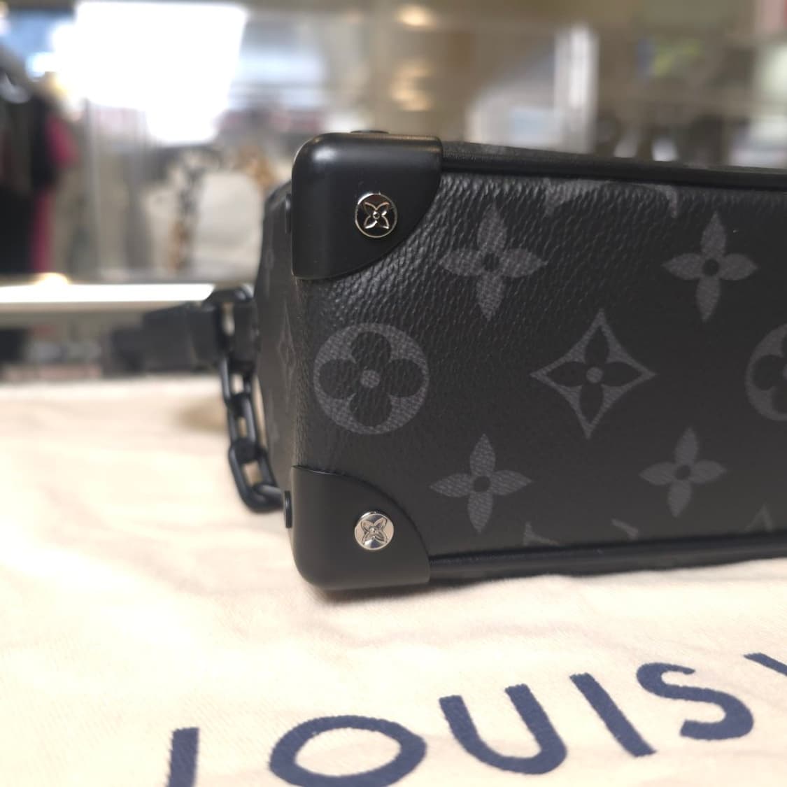 [중고/정품] 루이비통 미니 소프트 트렁크 모노그램 이클립스 상품이미지4