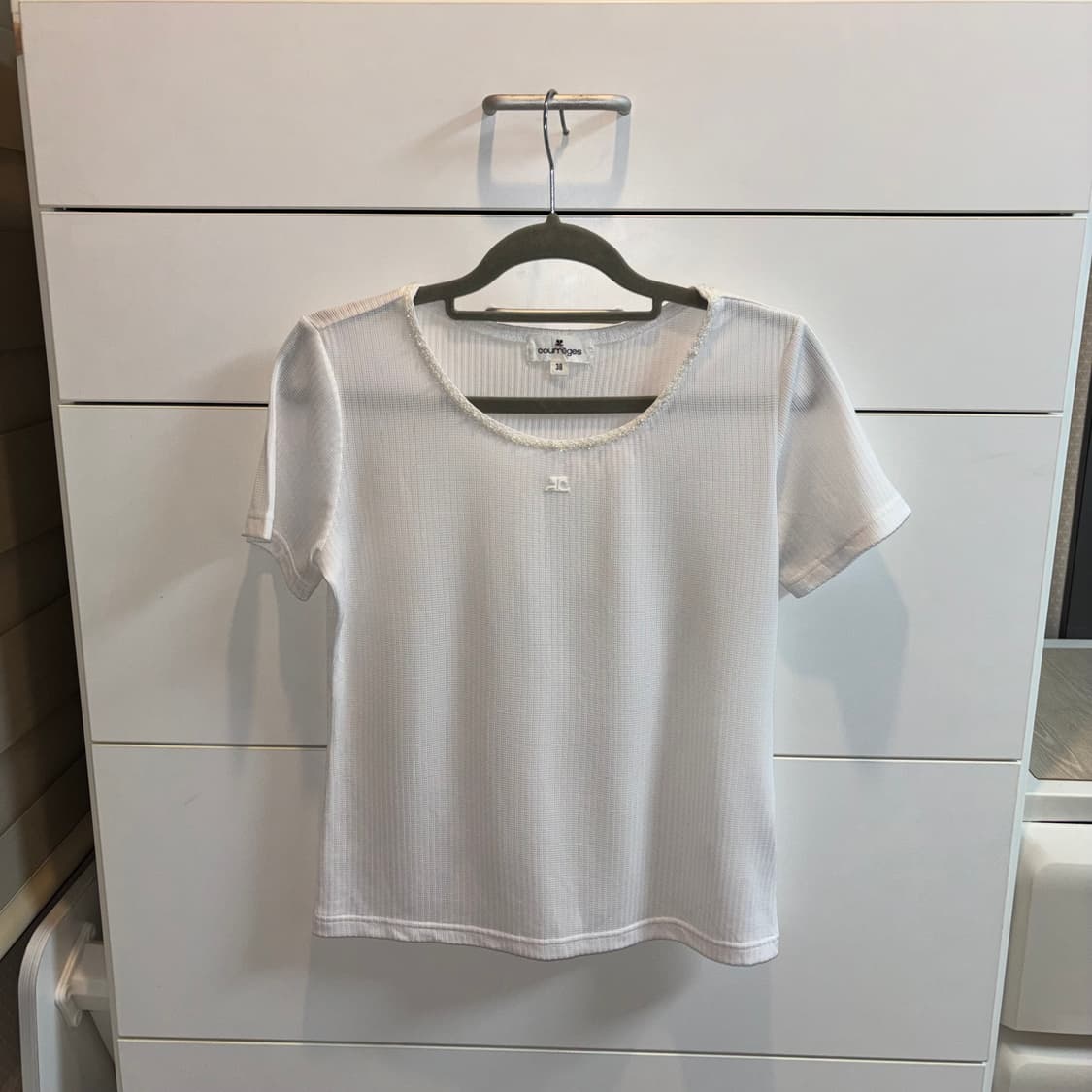 courreges 꾸레쥬 화이트 진주펄 골지 반팔 니트 상품이미지2