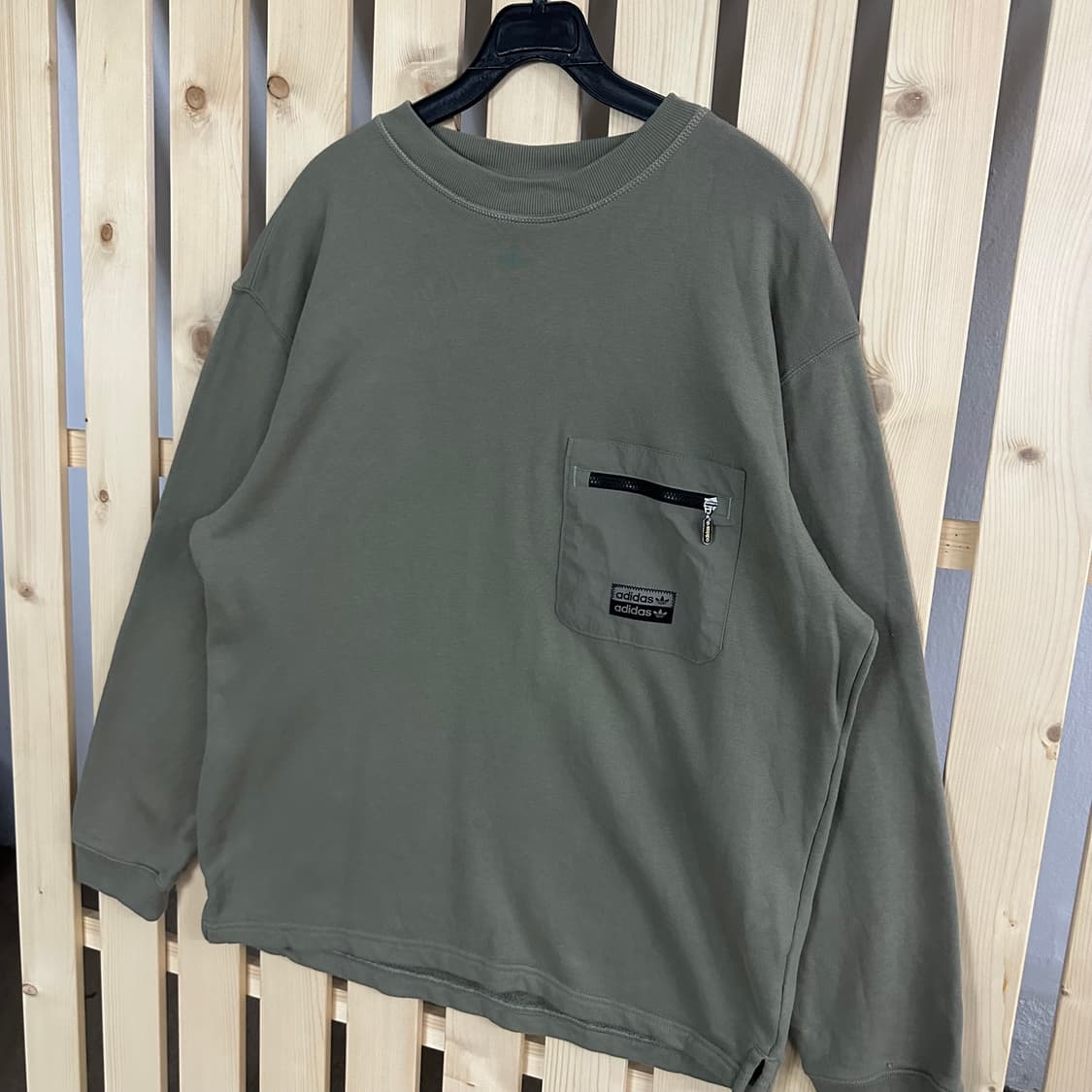 (L) 아디다스 카키 포켓 맨투맨 상품이미지2