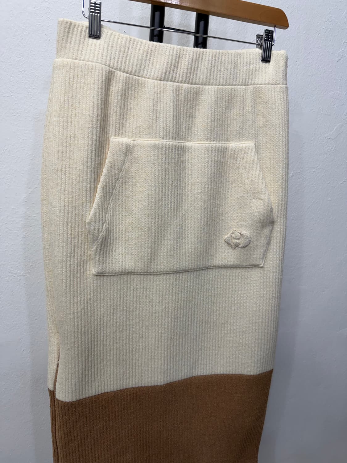 정품) 럭키슈에뜨  배색 사이드지퍼 니트 스커트 38 상품이미지2