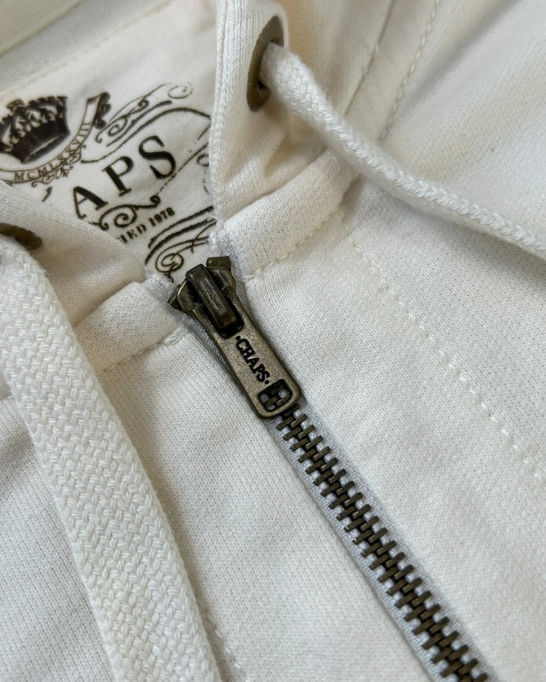 챕스 자수로고 베이지 후드집업 상품이미지6