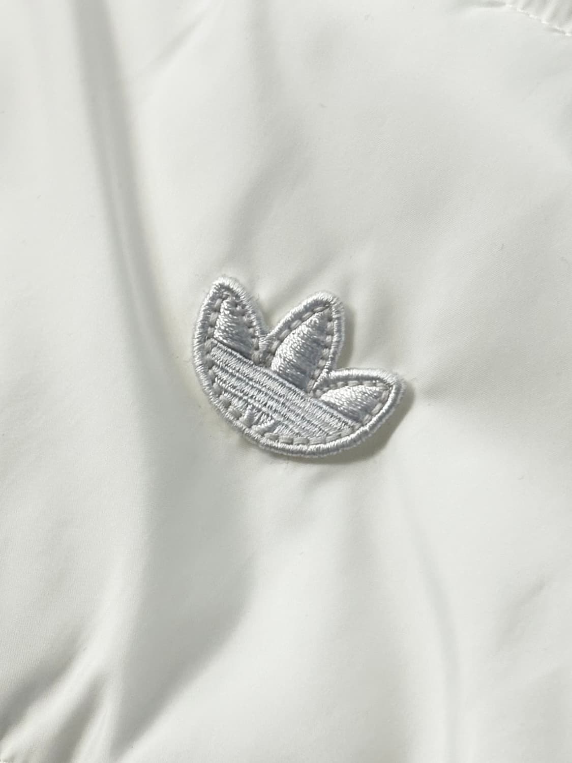 Adidas 아디다스 화이트컬러 와펜 패딩 자켓 상품이미지5