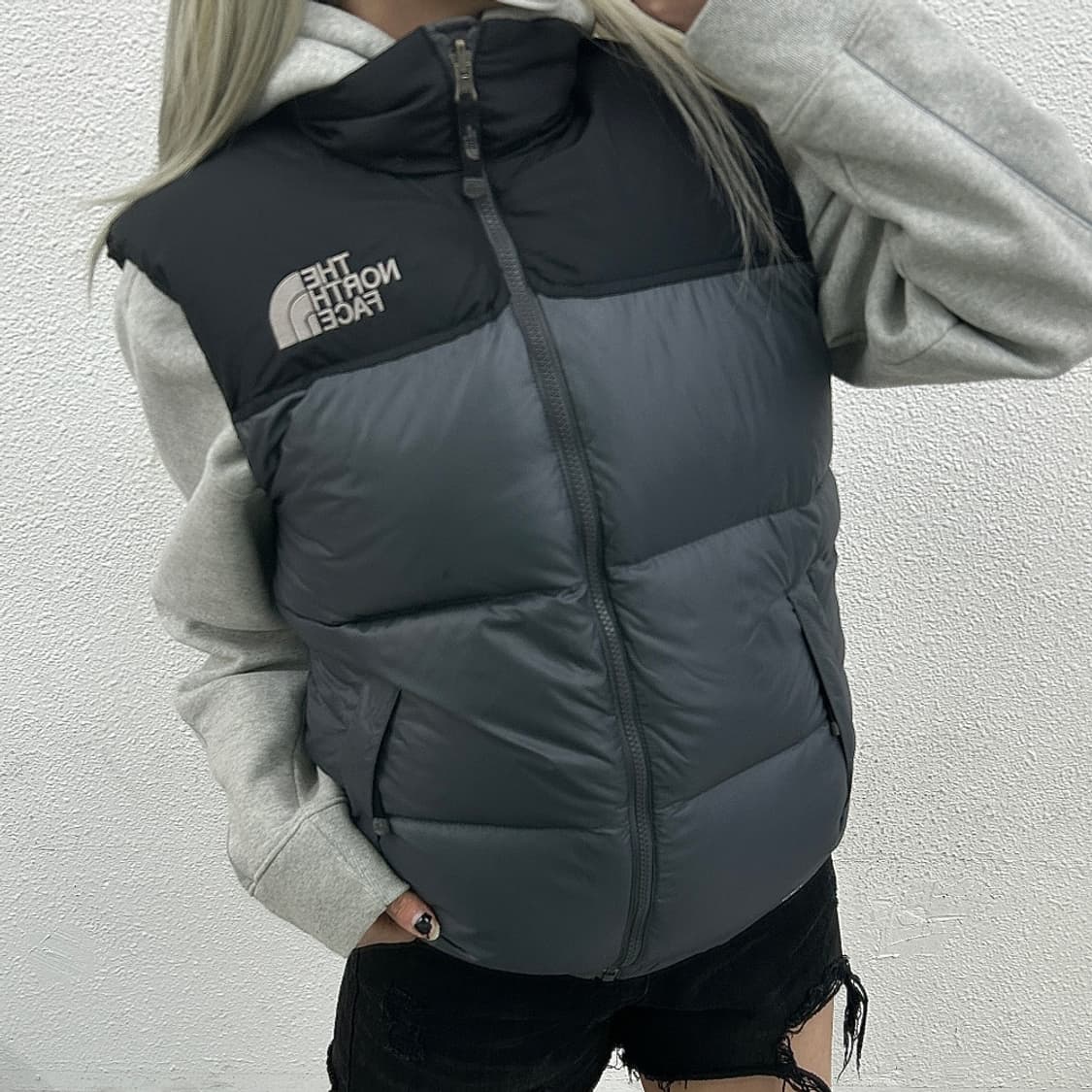 노스페이스 700 블랙 배색 차콜 패딩조끼 90 상품이미지2