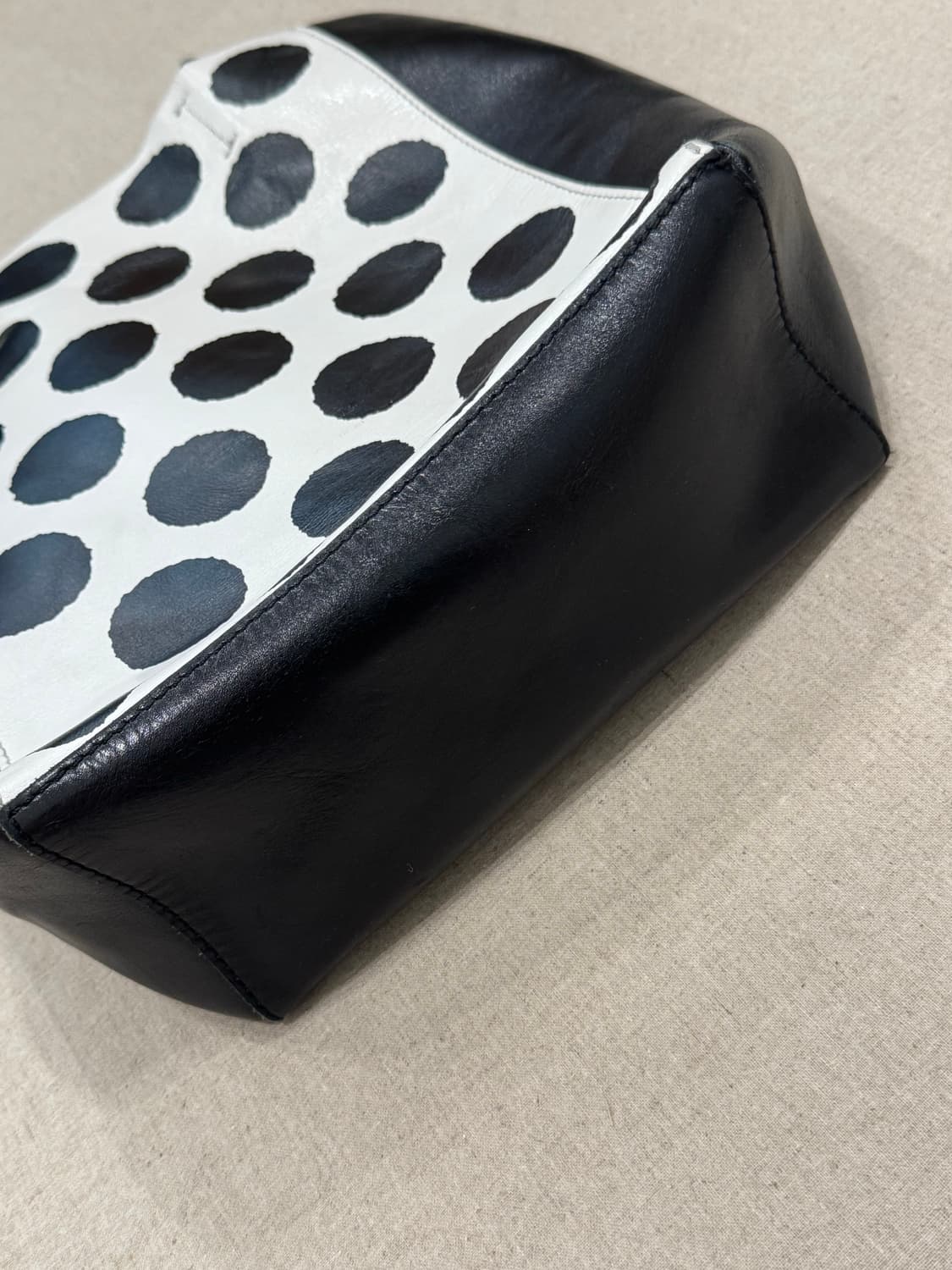 요지야마모토 도트 레더 토트백 상품이미지5