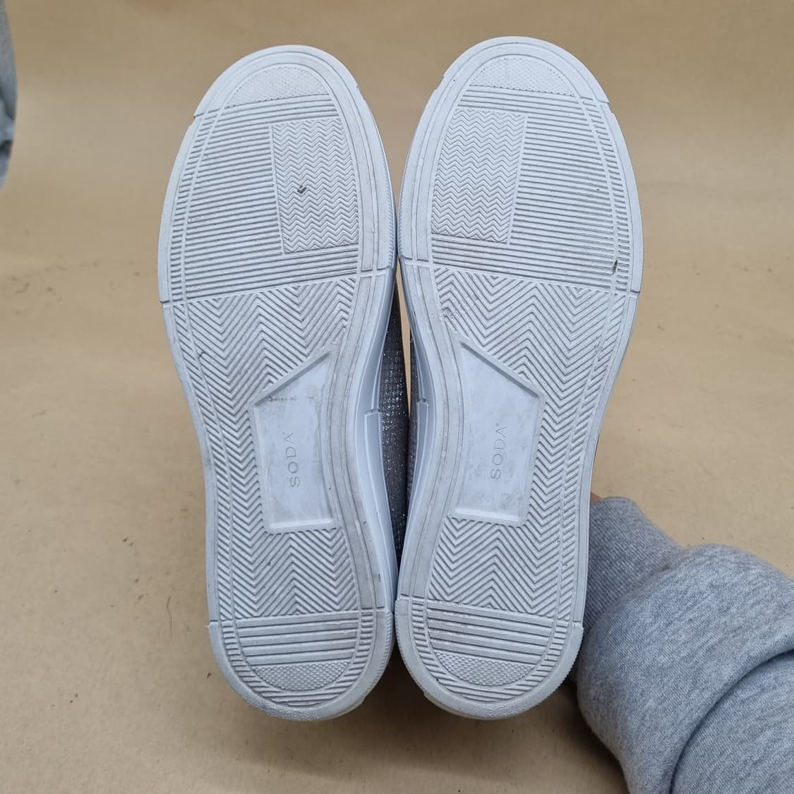 소다 헥사라인 캐주얼 스니커즈250 상품이미지3