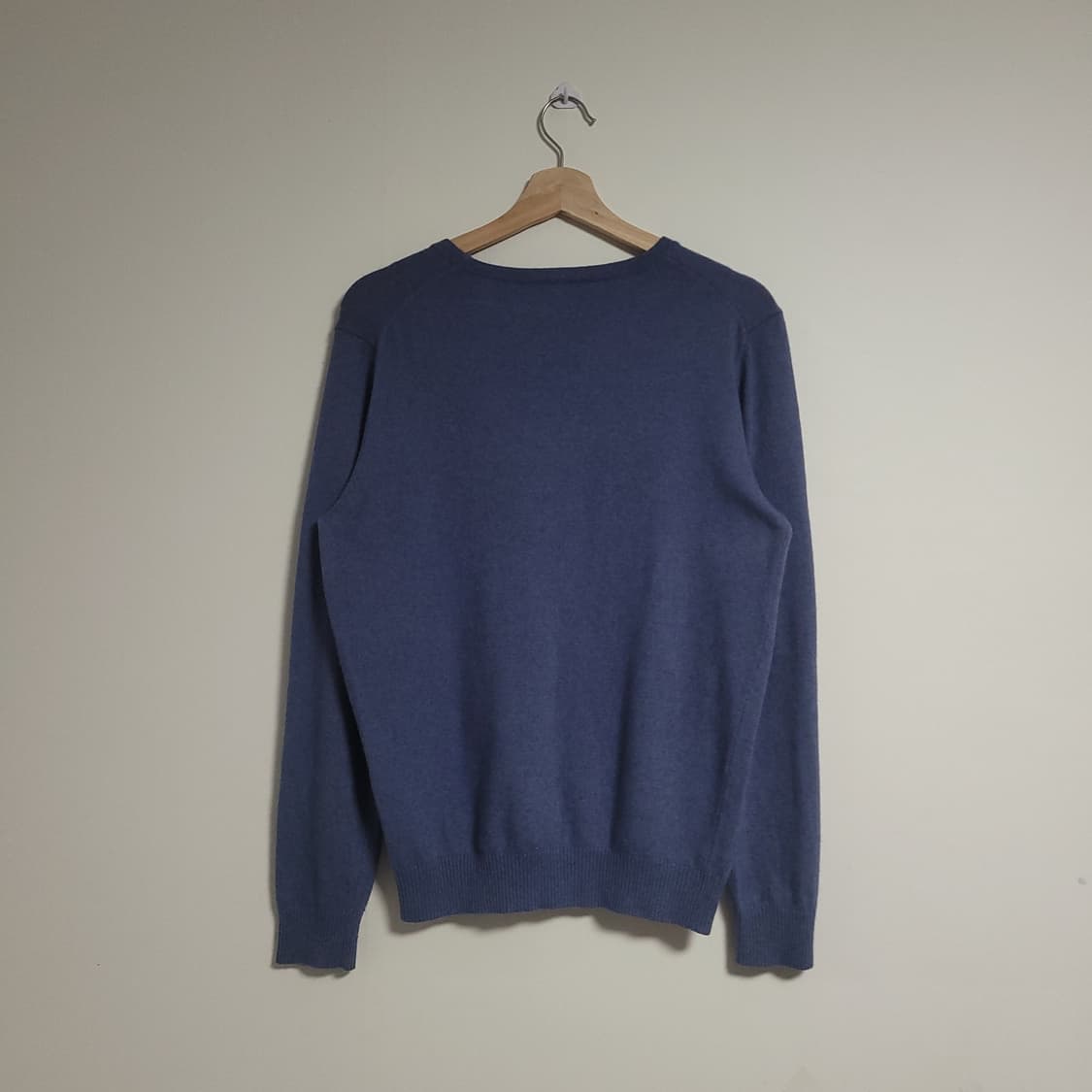 (100)  코오롱 스포즈 심플 블루 라운드넥 니트 모혼방 롱슬리브 상품이미지3