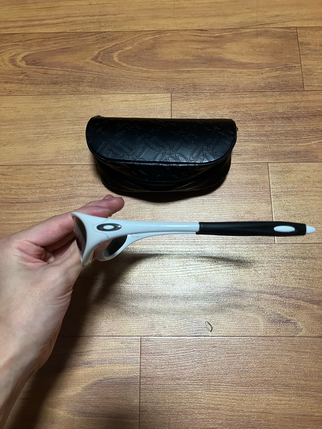 오클리 미뉴트 1.0 새렌즈 펄화이트 상품이미지3