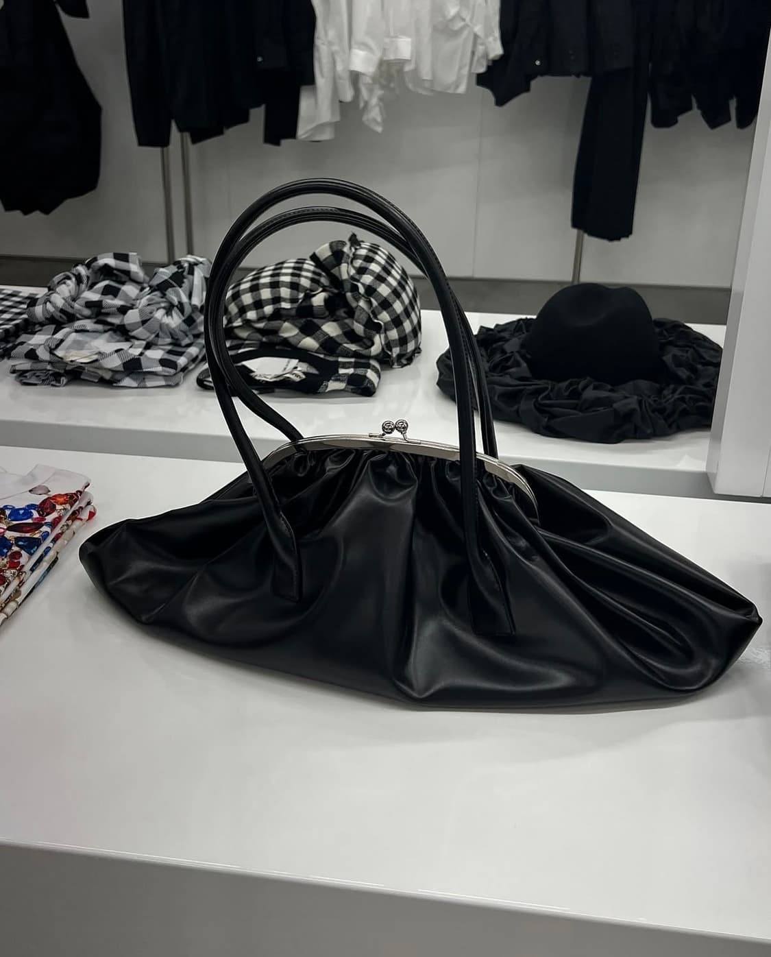 꼼데가르송 클랩 라지 숄더백 상품이미지1