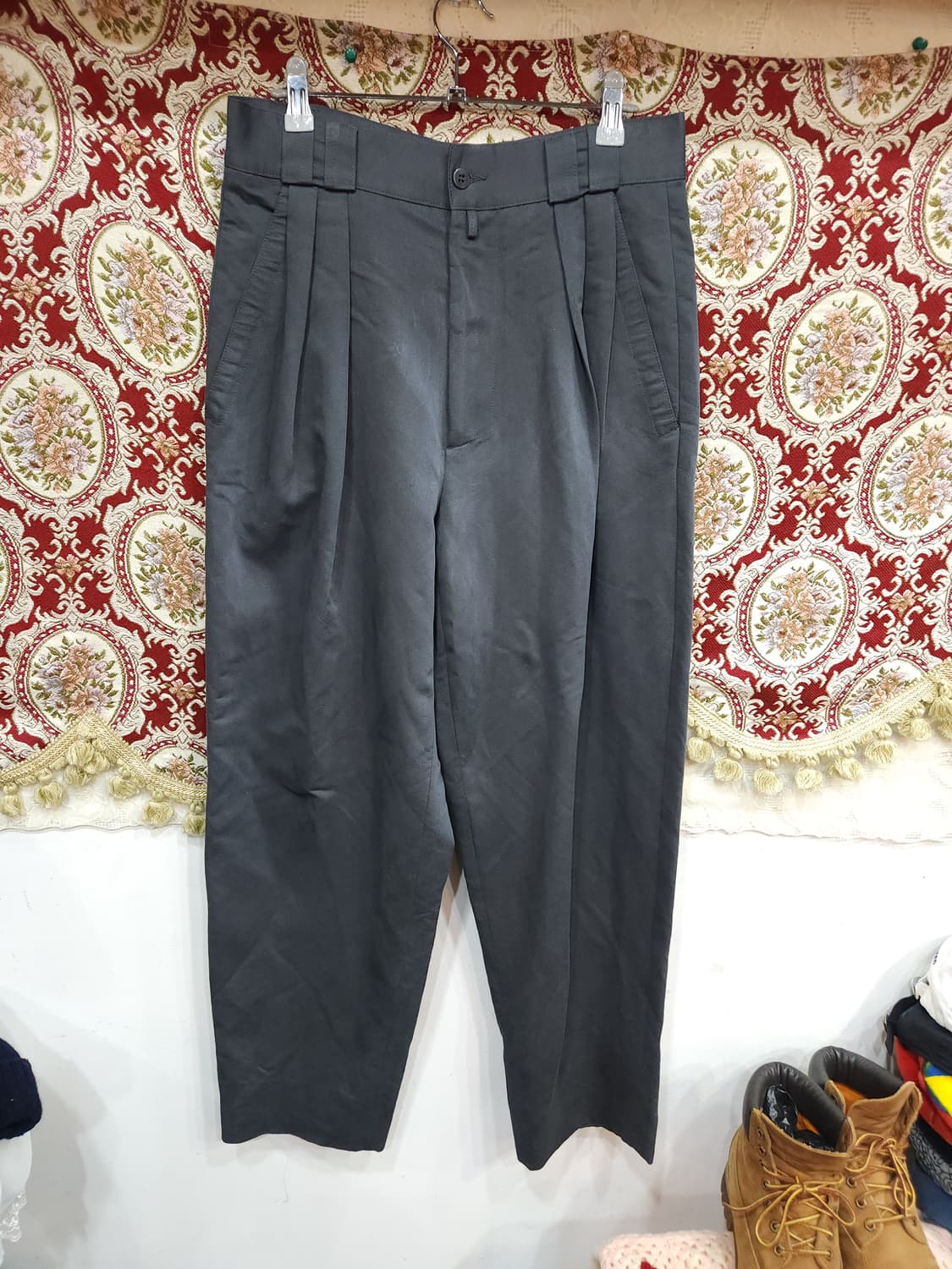 베르수스 지아니베르사체 핀턱 테이퍼드핏 팬츠

 상품이미지1