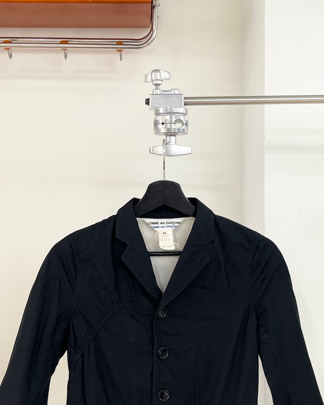 꼼데가르송 블랙 개더드 버튼 코트 상품이미지2