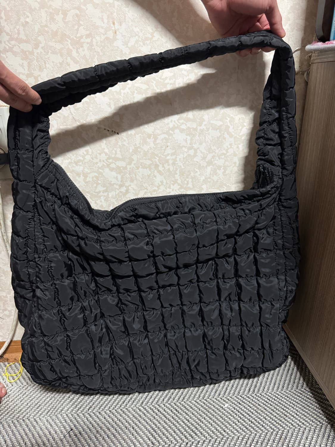 COS 코스 퀼팅 오버사이즈 숄더백 블랙 상품이미지1