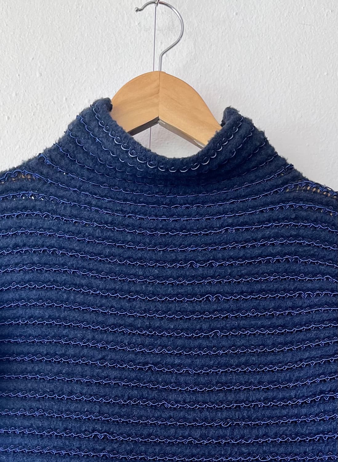 엠포리오아르마니 여성 프린지터틀넥니트 42사이즈 상품이미지1