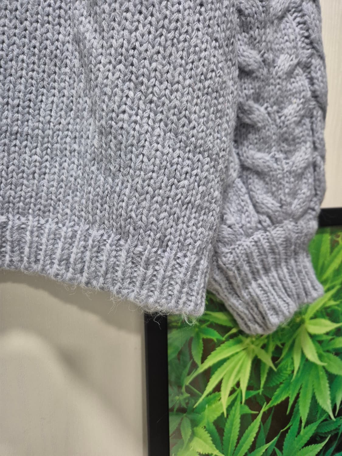 V넥 꽈배기 니트 하늘색 상품이미지7