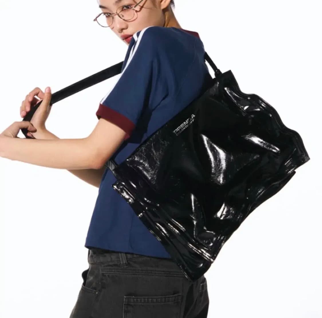 프렌다 GLOSSY LEATHER PLEATS BAG 가방 크로스백  상품이미지1