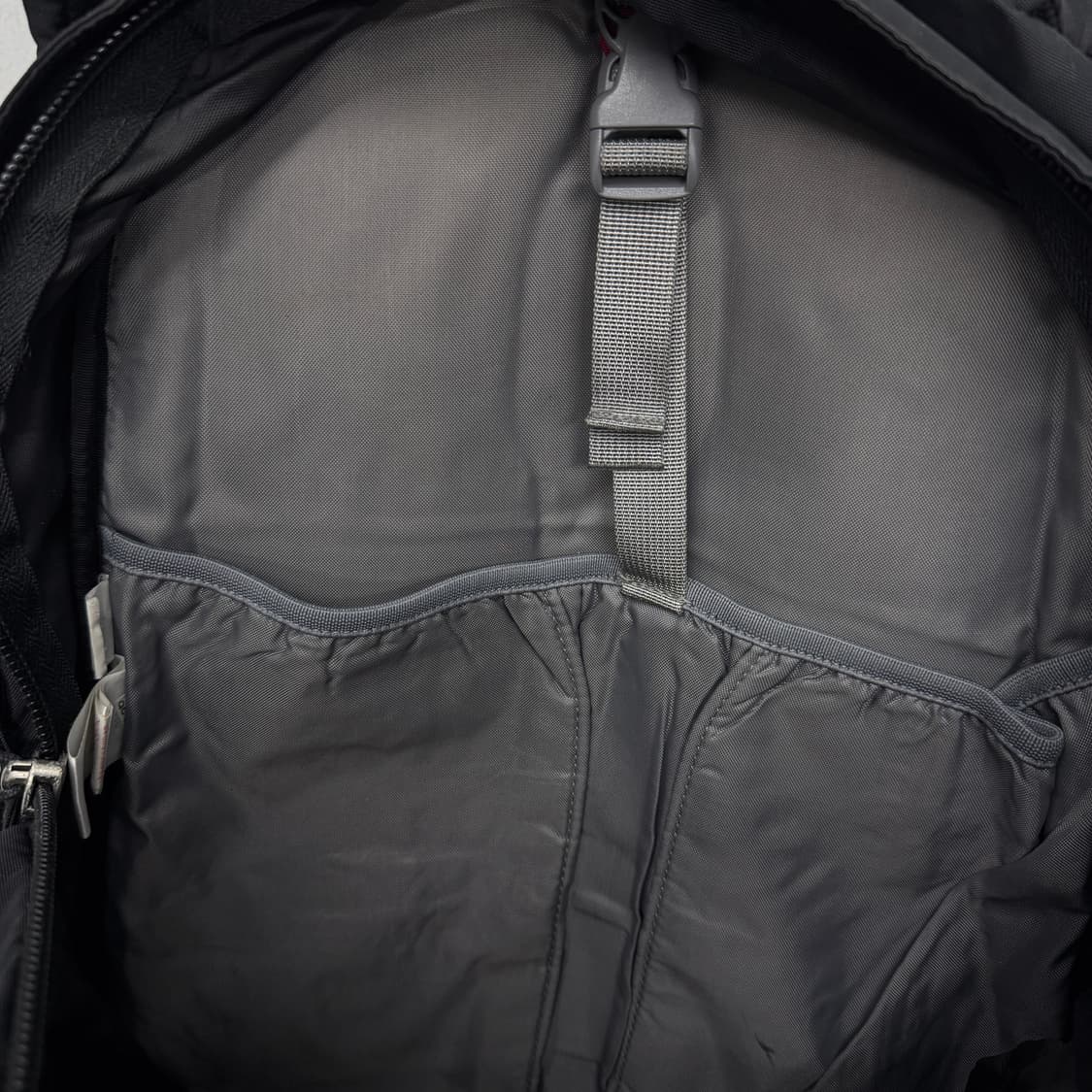 노스페이스 핫샷 고프코어 테크니컬 백팩 블랙 상품이미지8