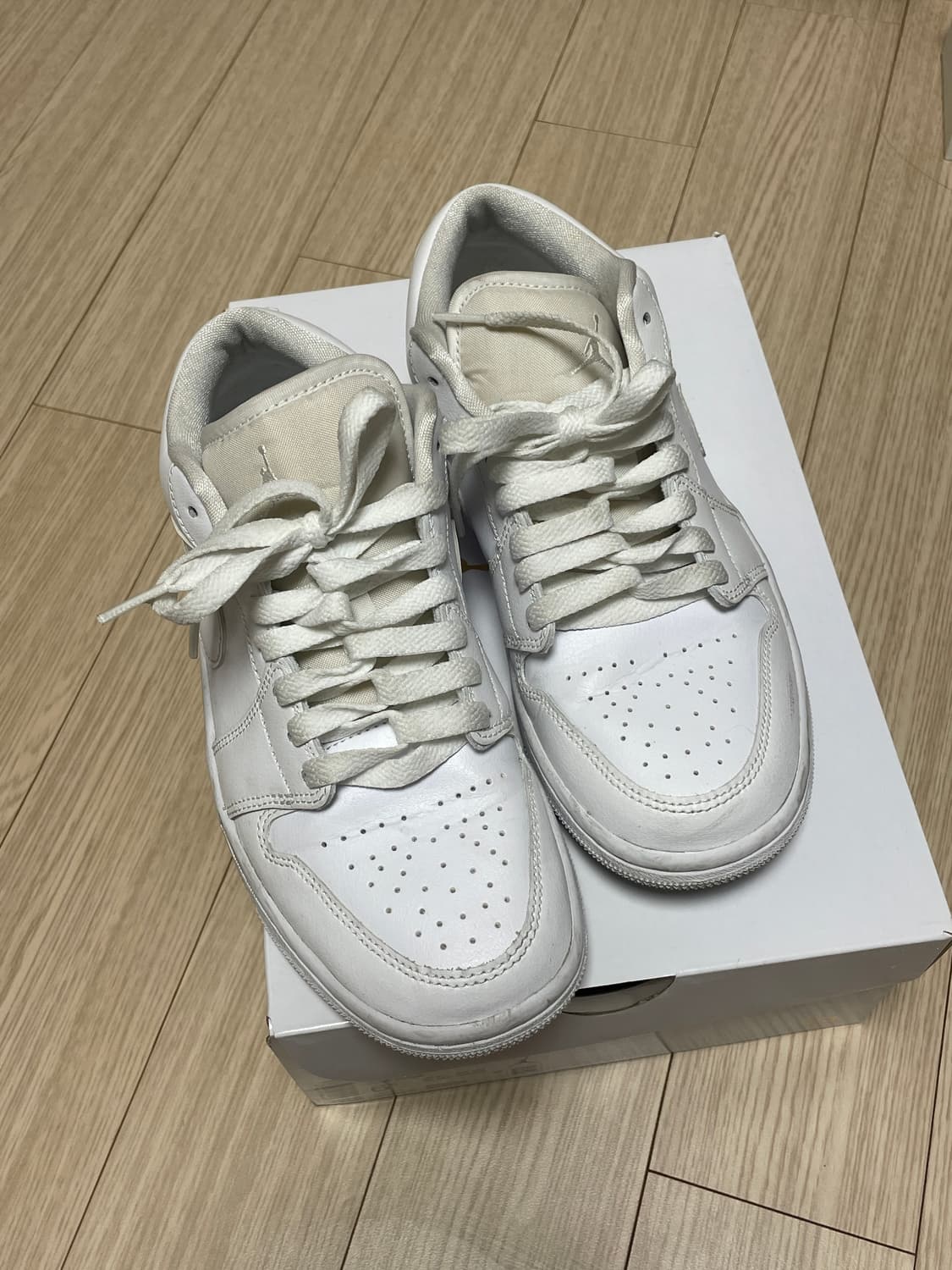 우먼스 에어조던 1 로우 235 (박스 포함) 상품이미지1