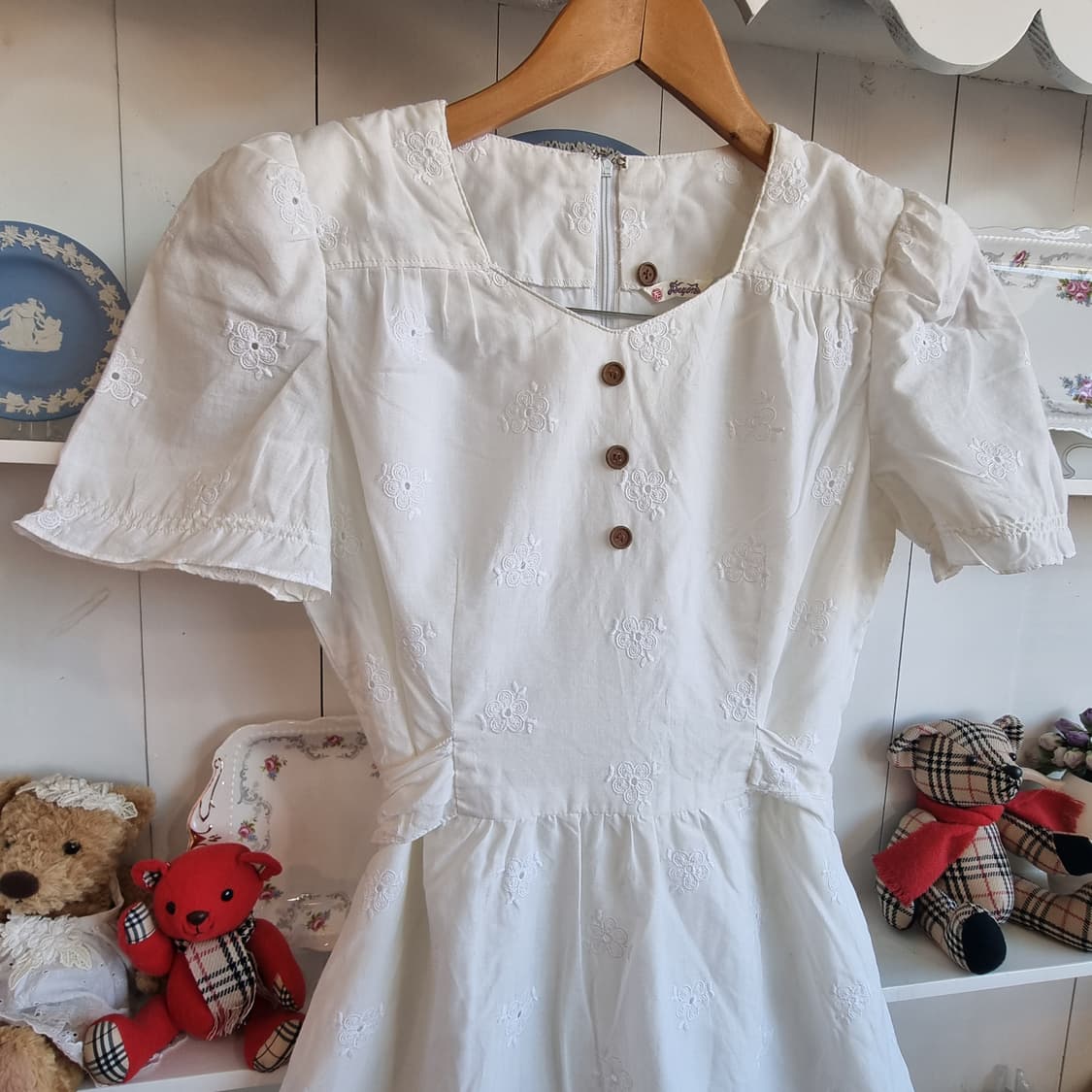 빈티지화이트 자수 퍼프소매 원피스 상품이미지2
