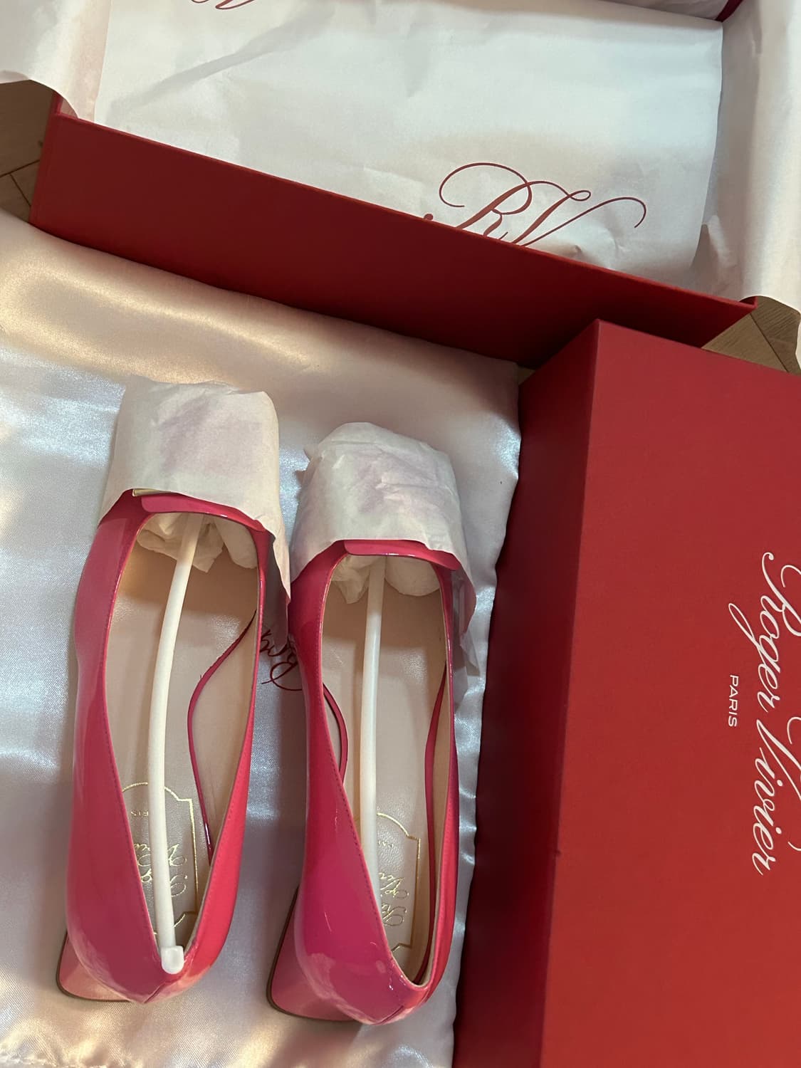 [새상품, 정가150만원대] 로저비비에 페이던트 펌프스🩷 상품이미지2