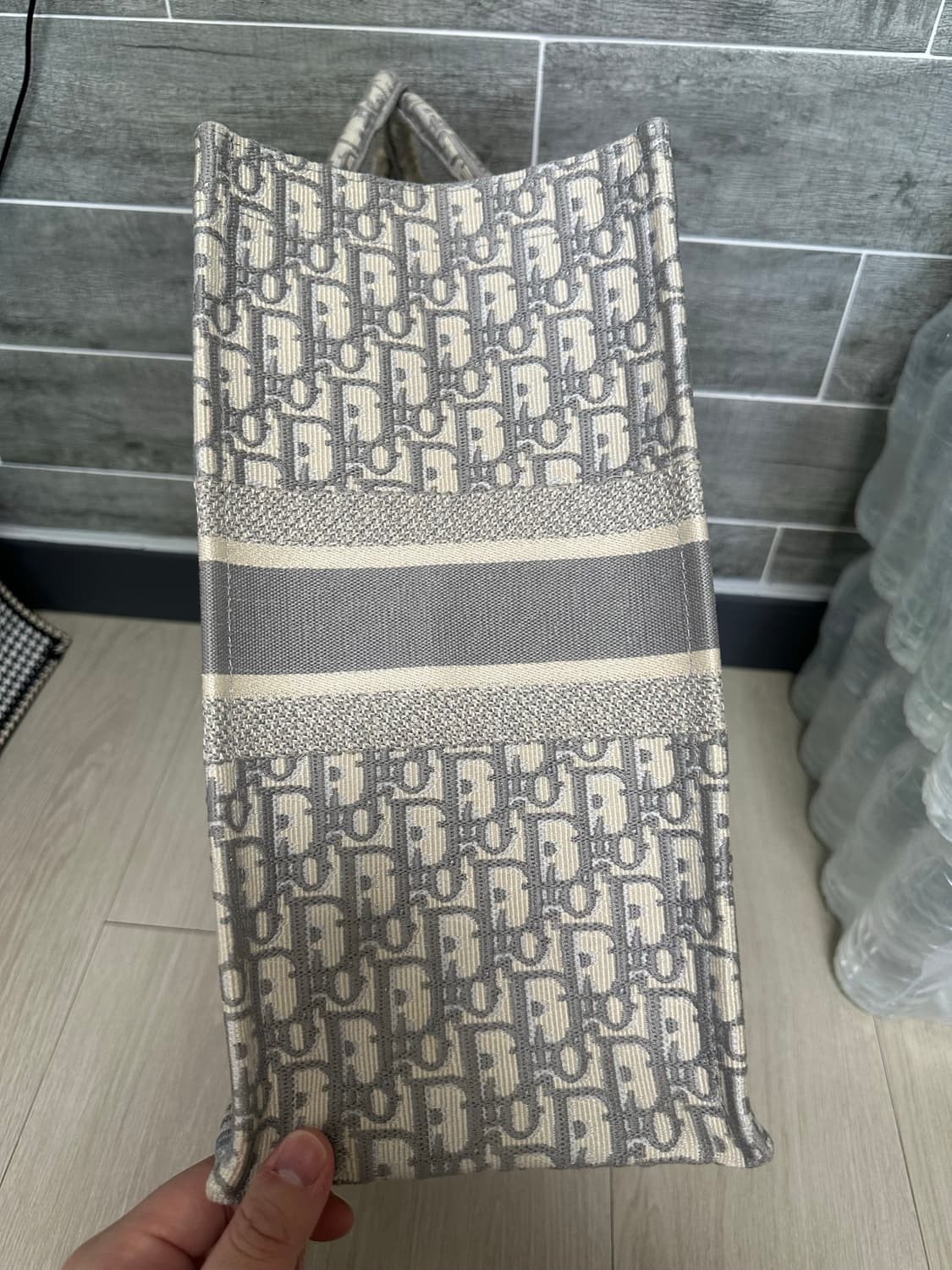디올 오블리크 북토트백 라지 그레이 상품이미지5