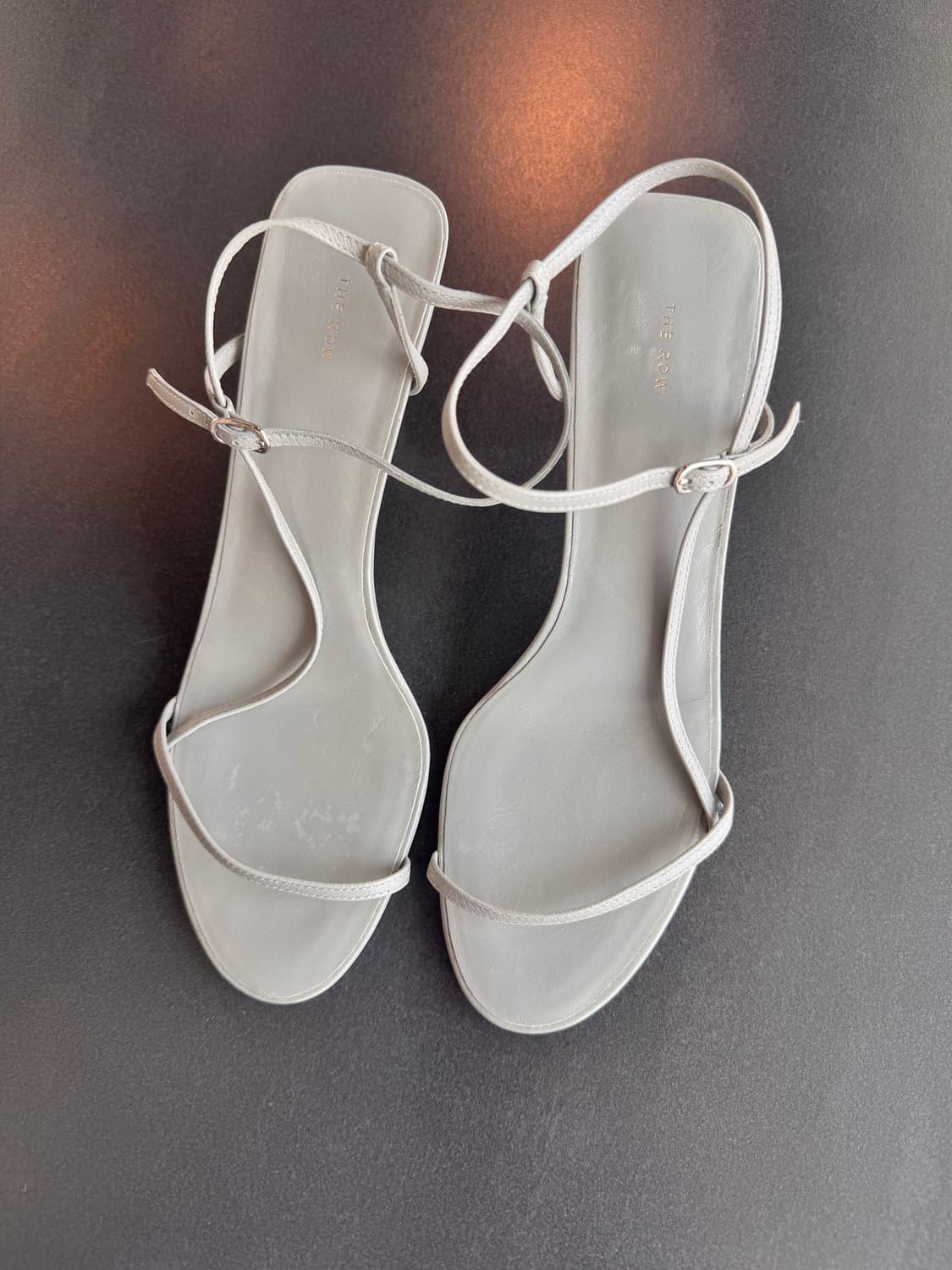 더 로우 Bare Leather Sandals (Sage grey) 상품이미지3