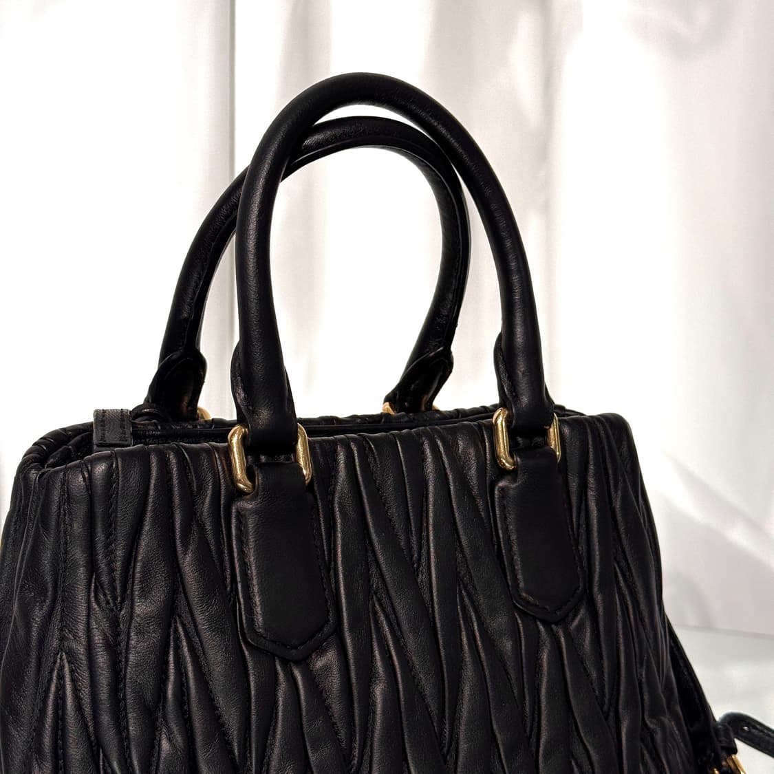 [정품] 미우미우 마테라쎄 나파 레더 아르카디 토트백 5BA259 상품이미지4