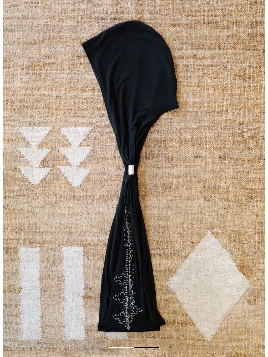 hyeinseo Graphic Hood 블랙 상품이미지1