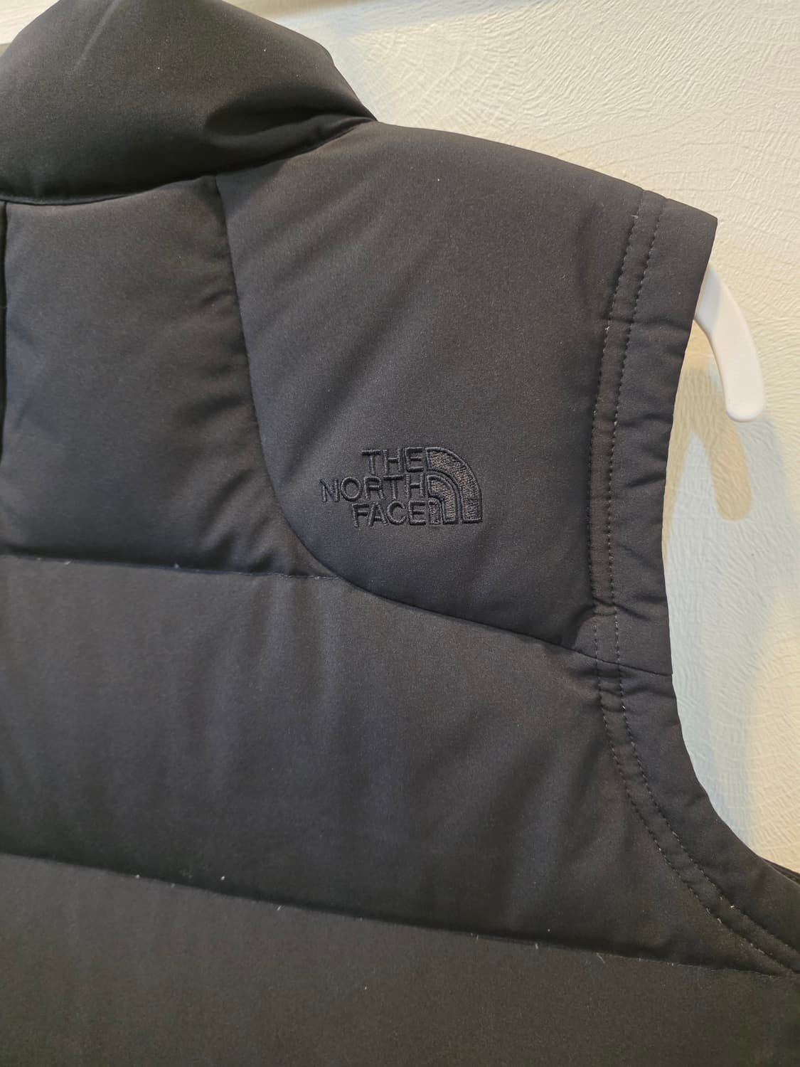 노스페이스 검정 패딩 조끼 상품이미지6