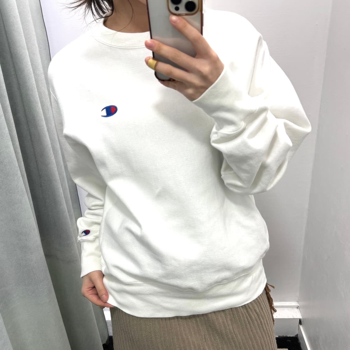 챔피온 화이트 로고 스웻셔츠 상품이미지1