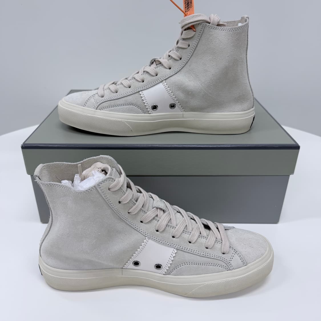 [미사용/255] 톰포드 캠브리지 스웨이드 하이탑 스니커즈 라이트 그레이 상품이미지4