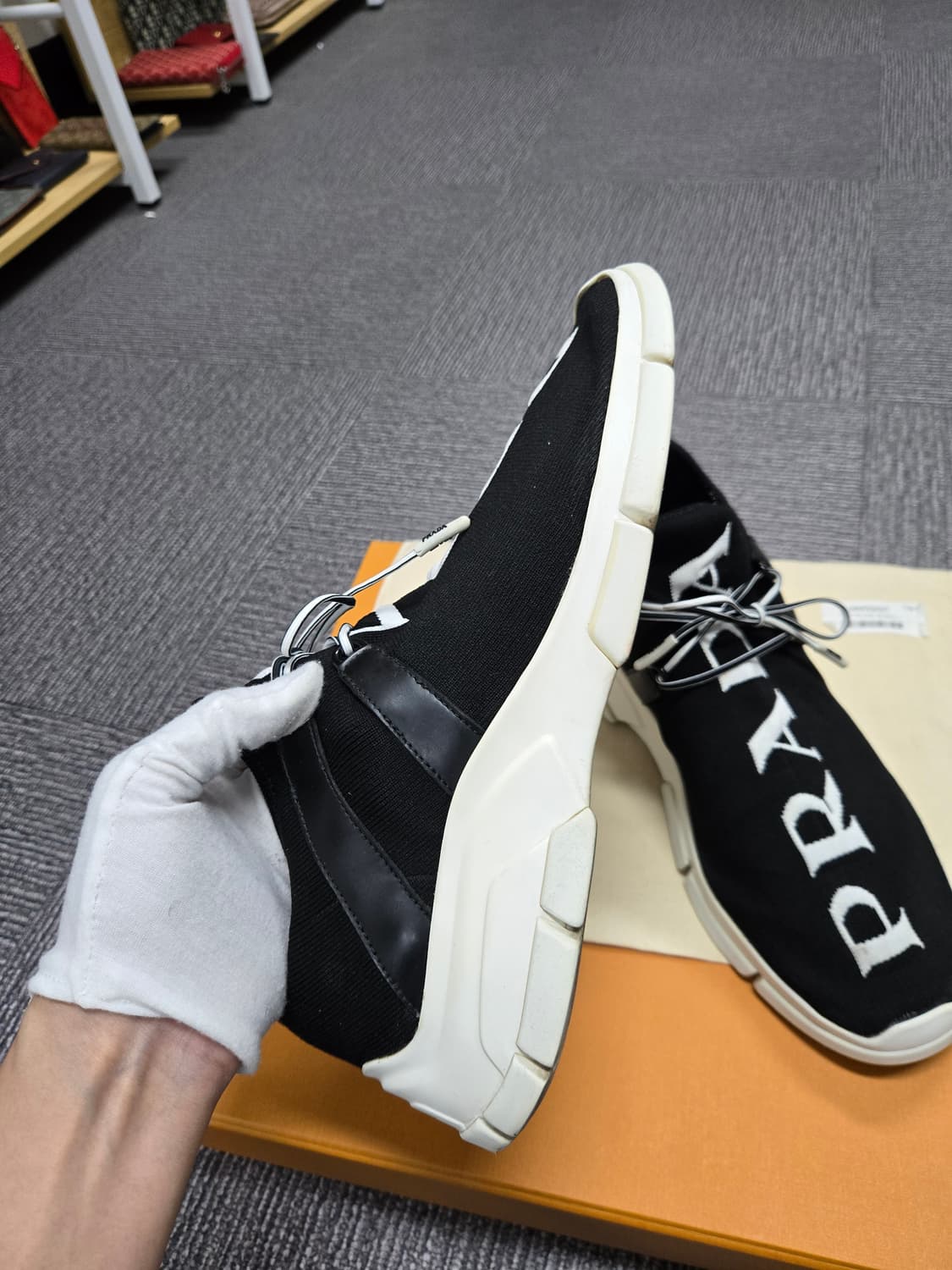 [특가][정품]프라다 니트 스니커즈 5사이즈 상품이미지3