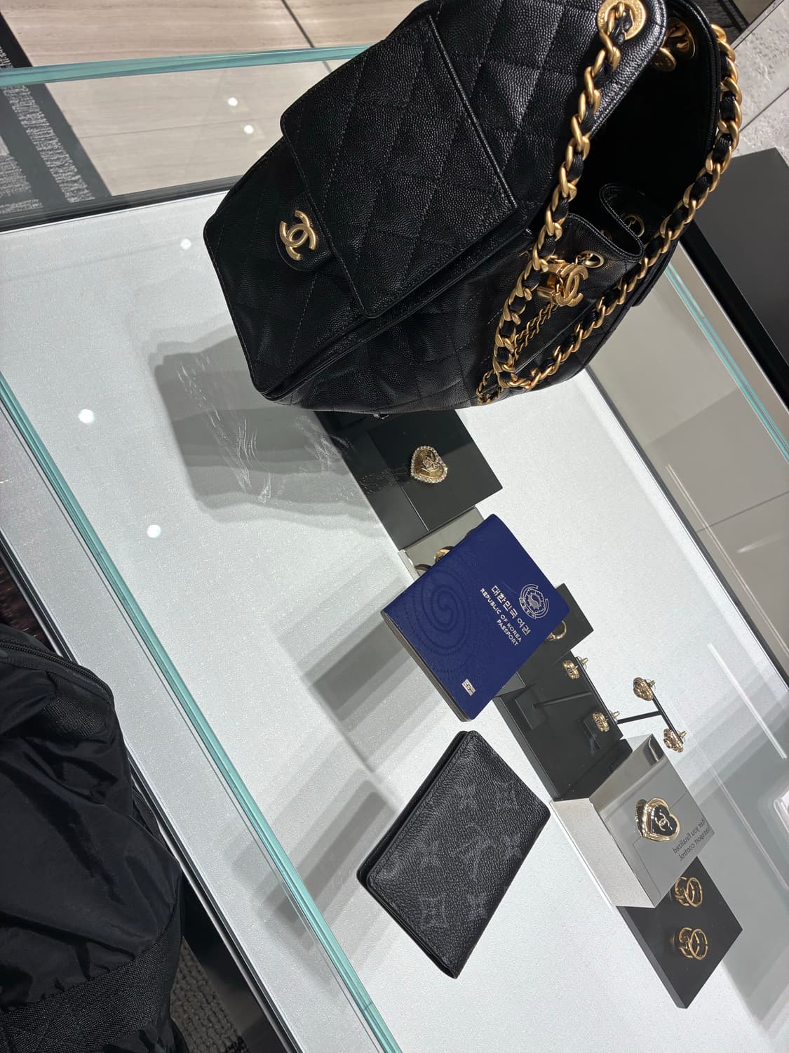 샤넬 25백 스몰 블랙 금장 상품이미지3