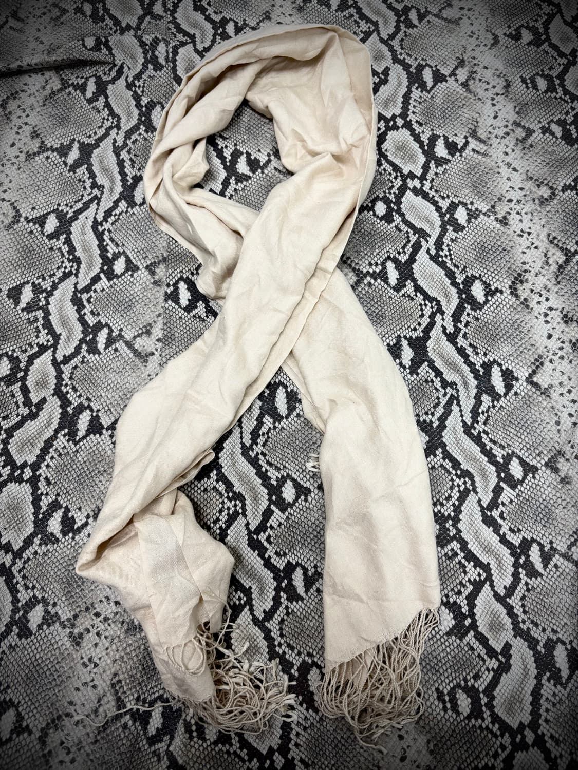 “Vintage” Minimal Ivory Scarf 상품이미지4